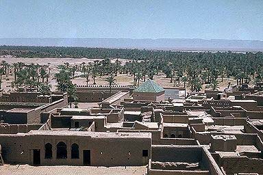HOLYTOWN.JPG (40396 bytes)